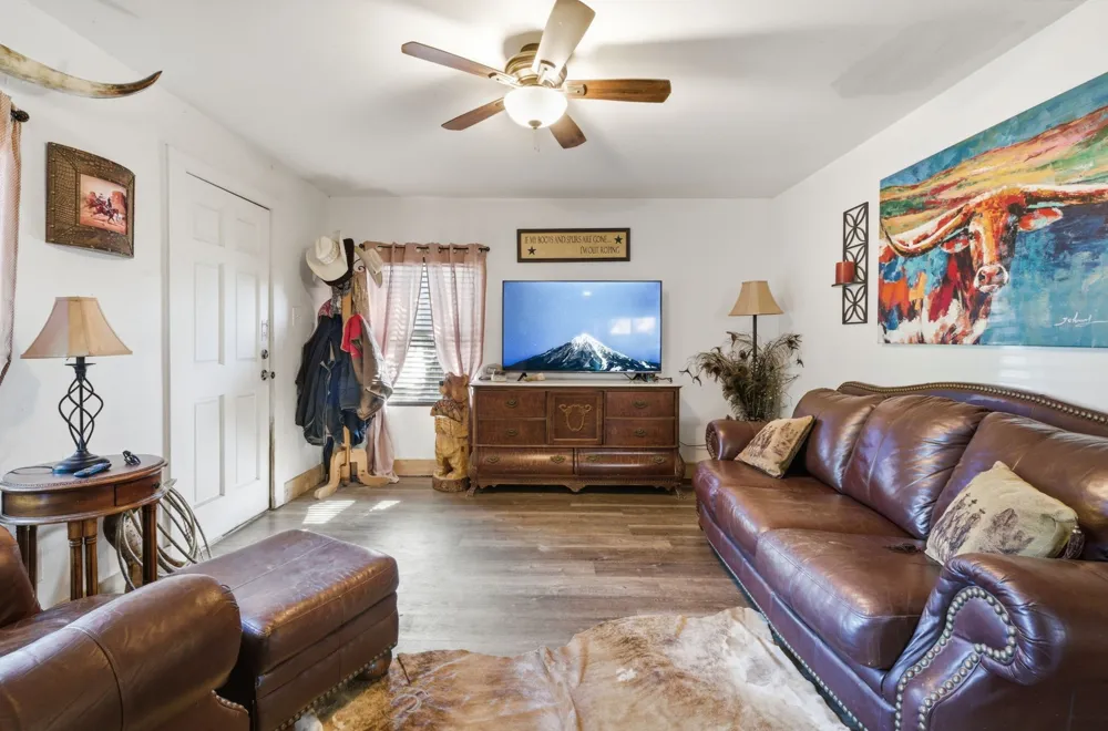 10642 Fm 902 Collinsville, TX 76233