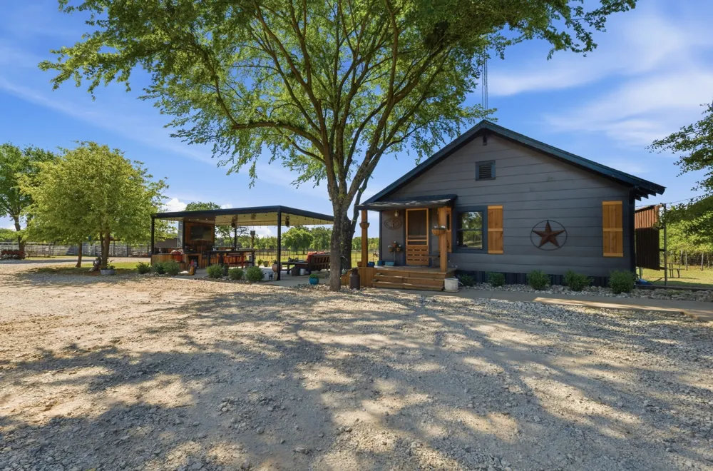 10642 Fm 902 Collinsville, TX 76233