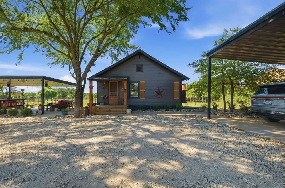 10642 Fm 902 Collinsville, TX 76233