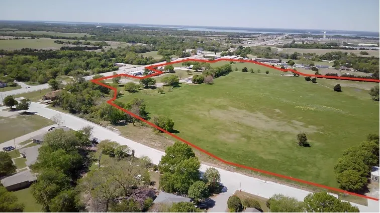 676 W W Audie Murphy Parkway Farmersville, TX 75442