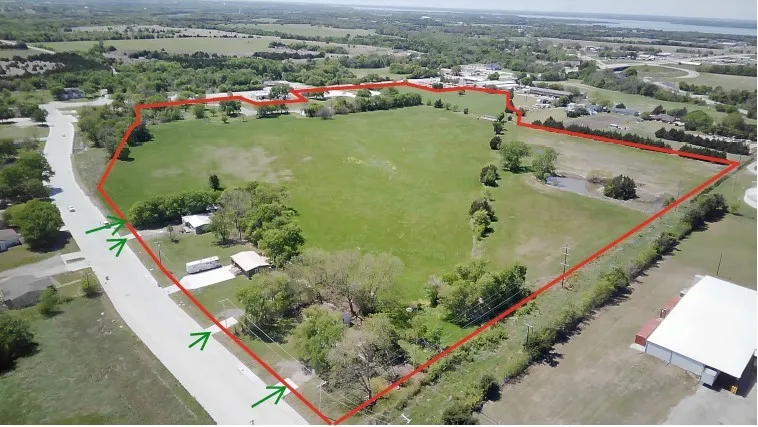 676 W W Audie Murphy Parkway Farmersville, TX 75442