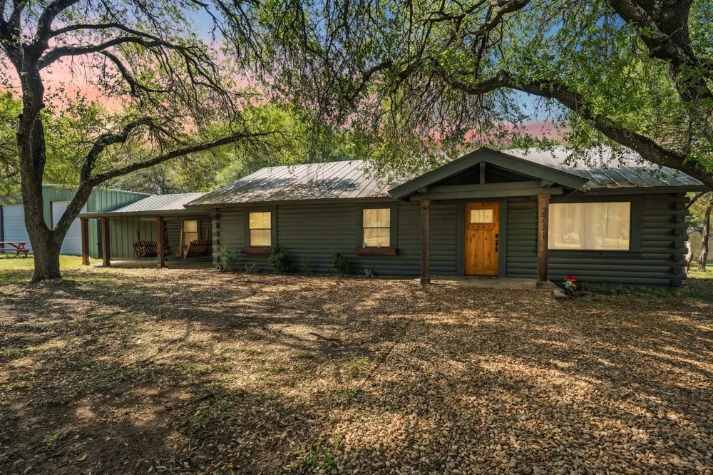 2731 Garrett Lane China Spring, TX 76633