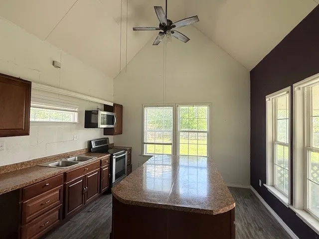 312 Poplar Street Italy, TX 76651
