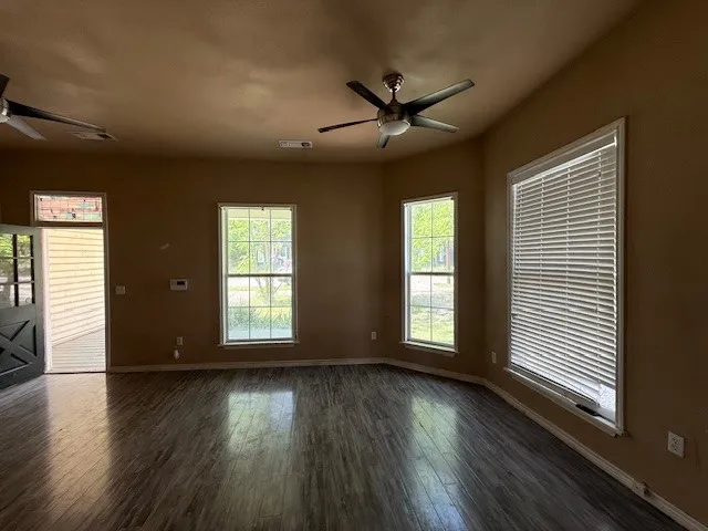 312 Poplar Street Italy, TX 76651