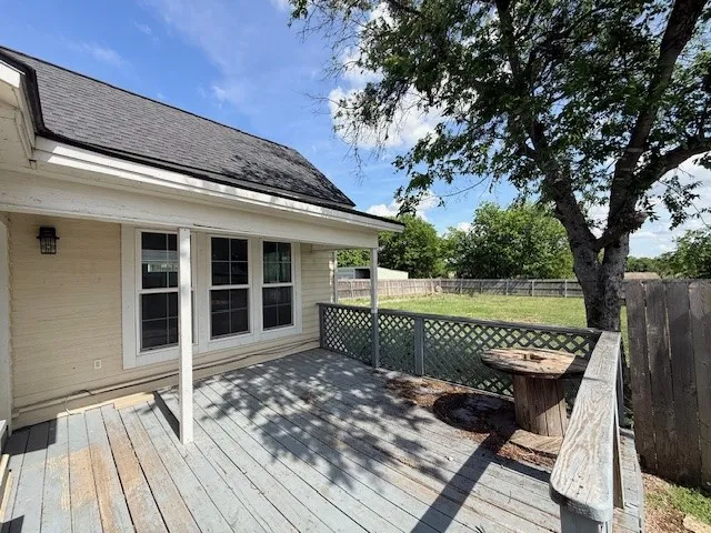 312 Poplar Street Italy, TX 76651