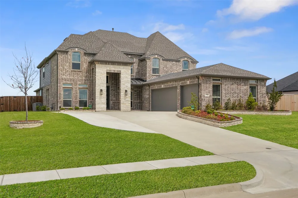 751 Emerald Valley Drive Ovilla, TX 75154