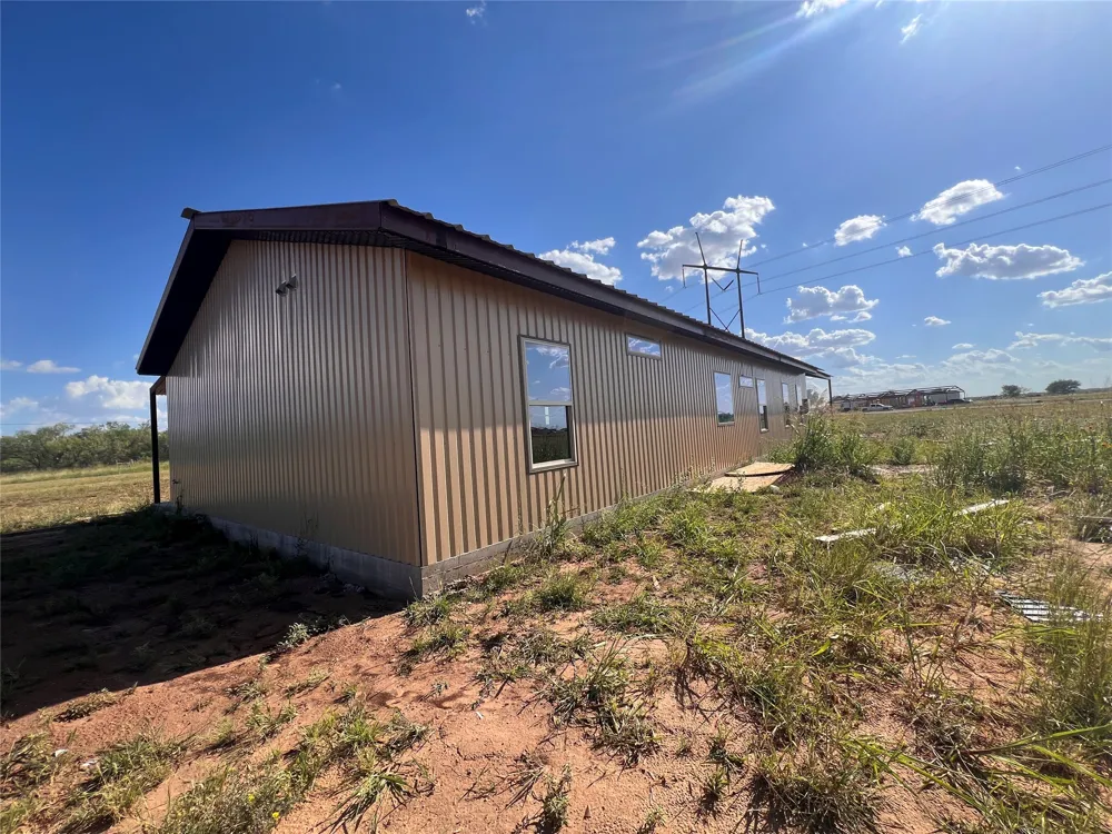 1436 CR 428 Hawley, TX 79525
