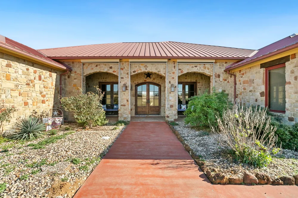 1561 FM 934 Blum, TX 76627