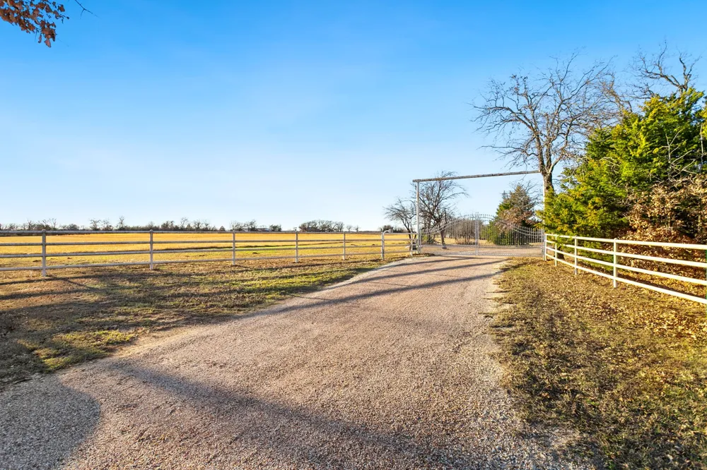 1561 FM 934 Blum, TX 76627