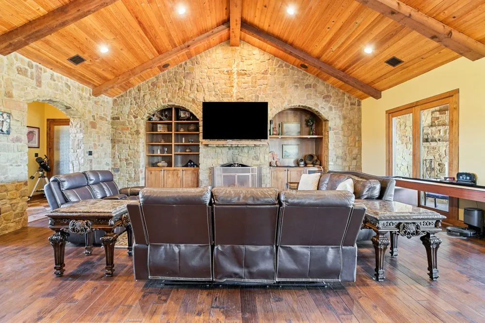 1561 FM 934 Blum, TX 76627