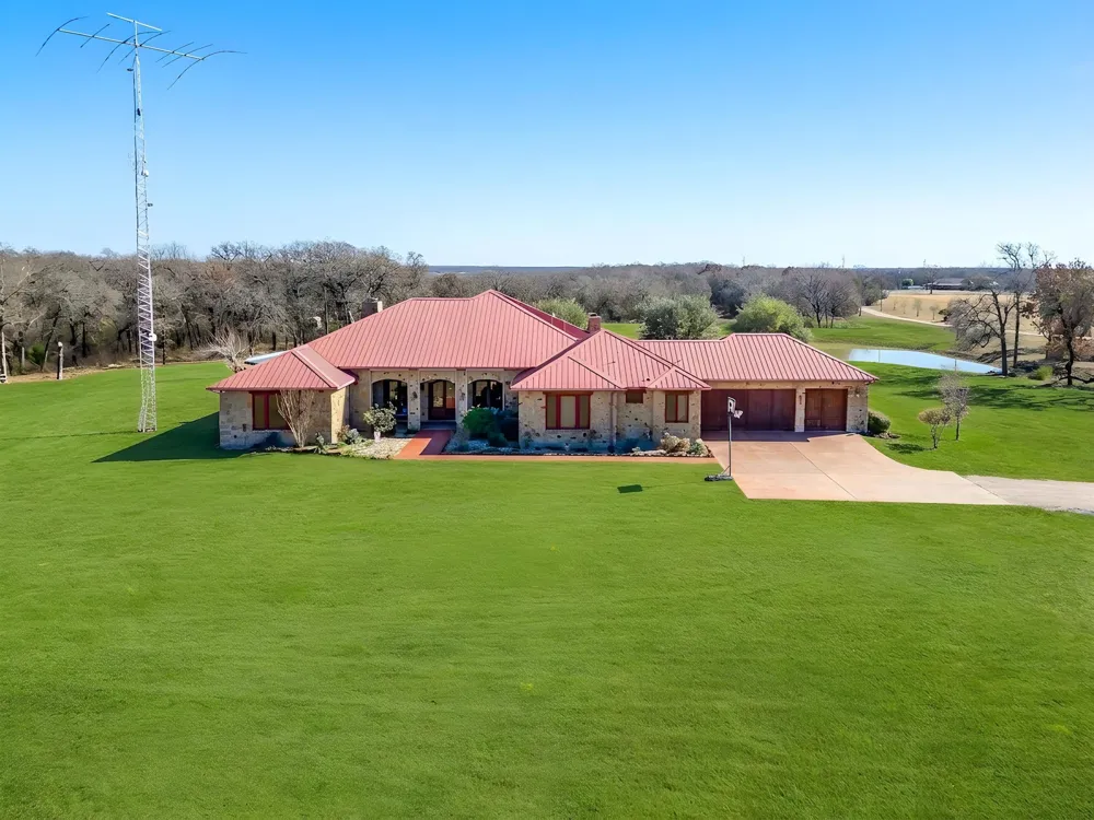 1561 FM 934 Blum, TX 76627