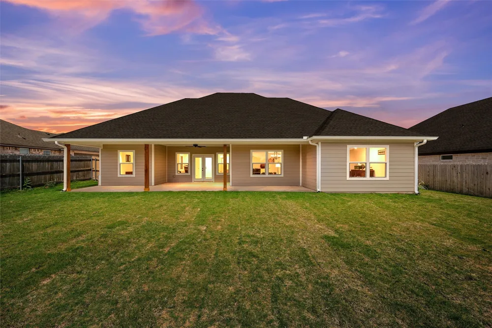 929 Northern Dancer Drive Hewitt, TX 76643