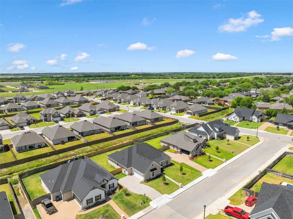 929 Northern Dancer Drive Hewitt, TX 76643
