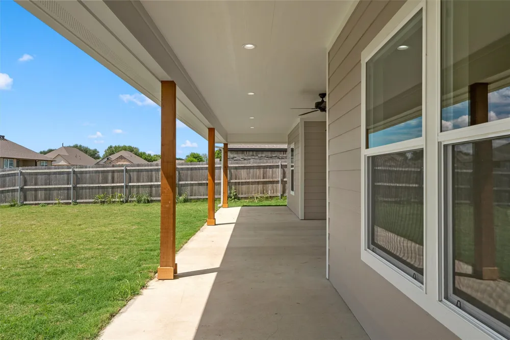 929 Northern Dancer Drive Hewitt, TX 76643