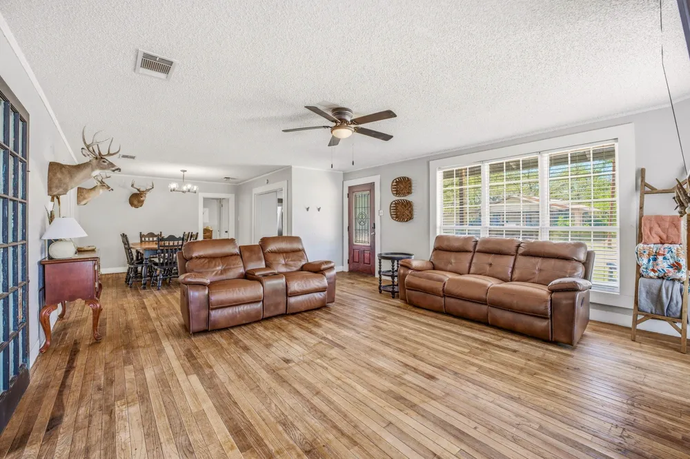733 S Austin Street De Leon, TX 76444
