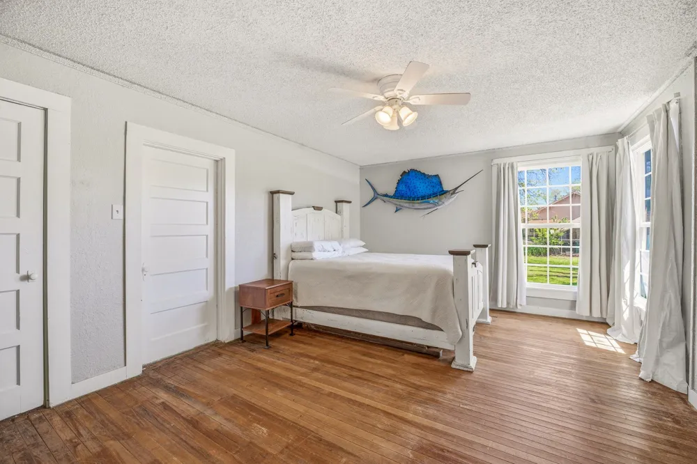 733 S Austin Street De Leon, TX 76444