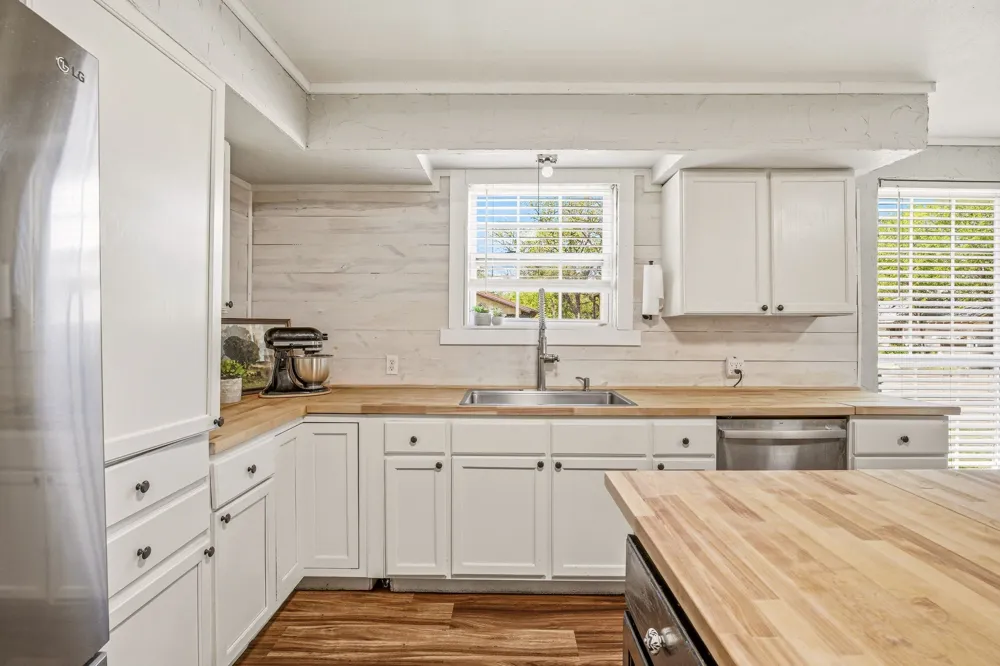 733 S Austin Street De Leon, TX 76444