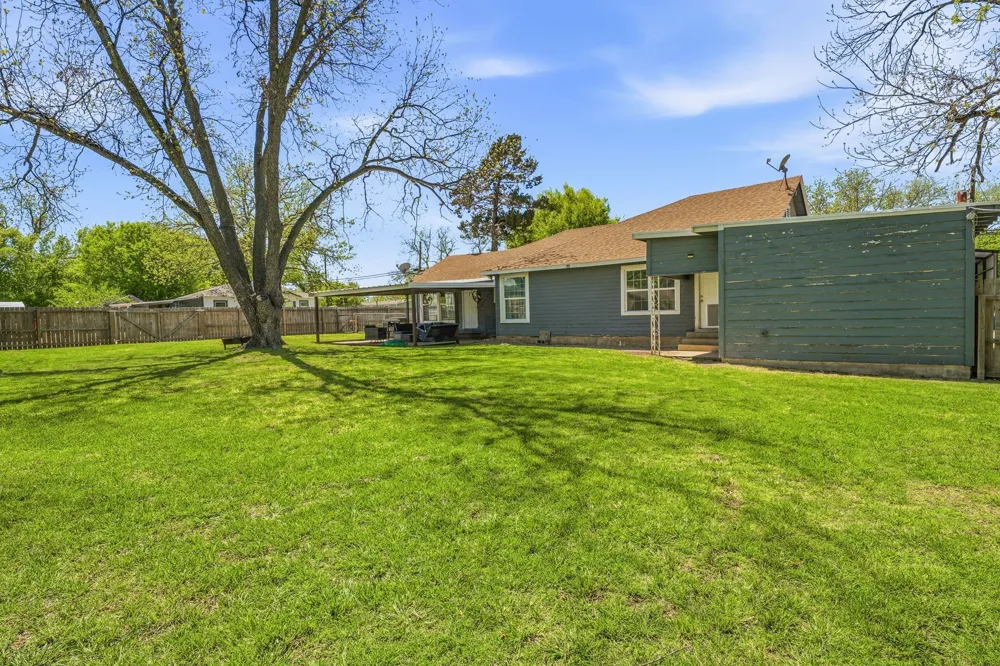 733 S Austin Street De Leon, TX 76444