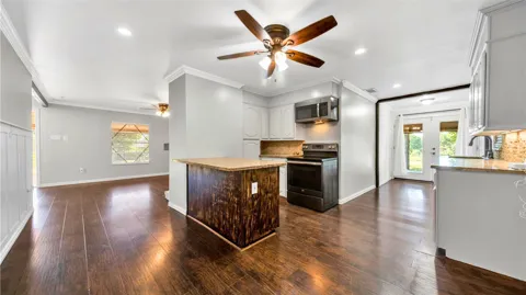 1542 W Reindeer Road