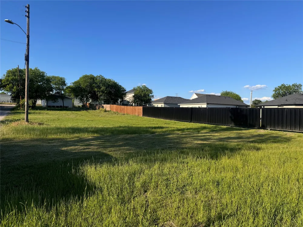 207 Pine Street Hillsboro, TX 76645