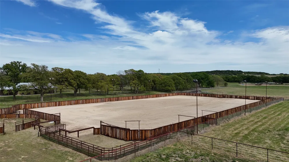 990 Doss Road Millsap, TX 76066