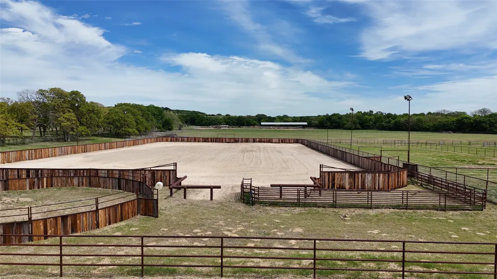 990 Doss Road Millsap, TX 76066