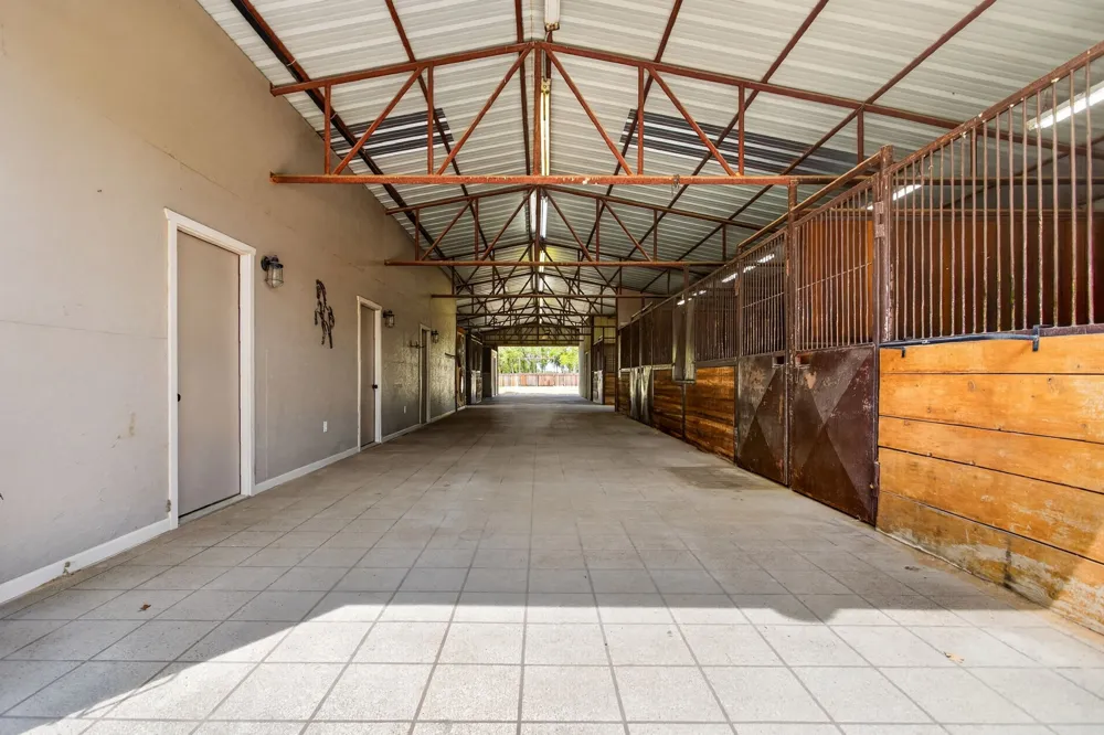 990 Doss Road Millsap, TX 76066