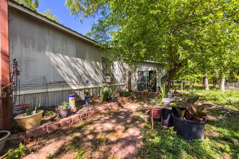 120 County Road 3646 Clifton, TX 76634