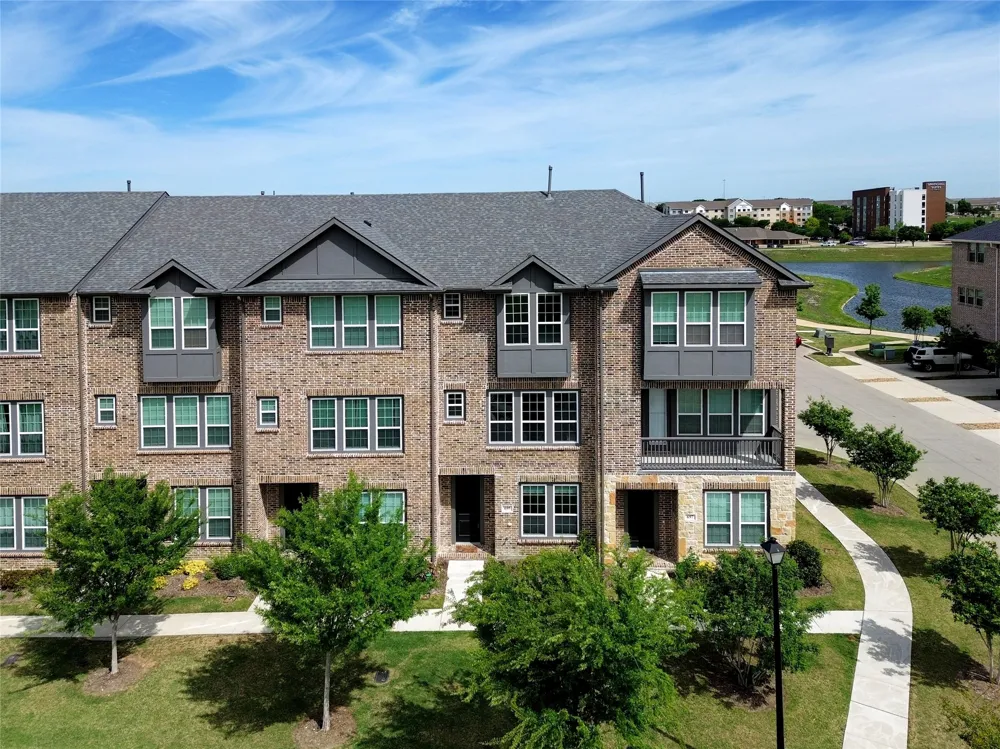 695 Vista Del Lago Drive Lewisville, TX 75067