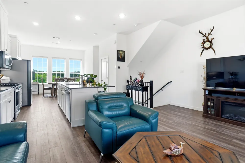 695 Vista Del Lago Drive Lewisville, TX 75067