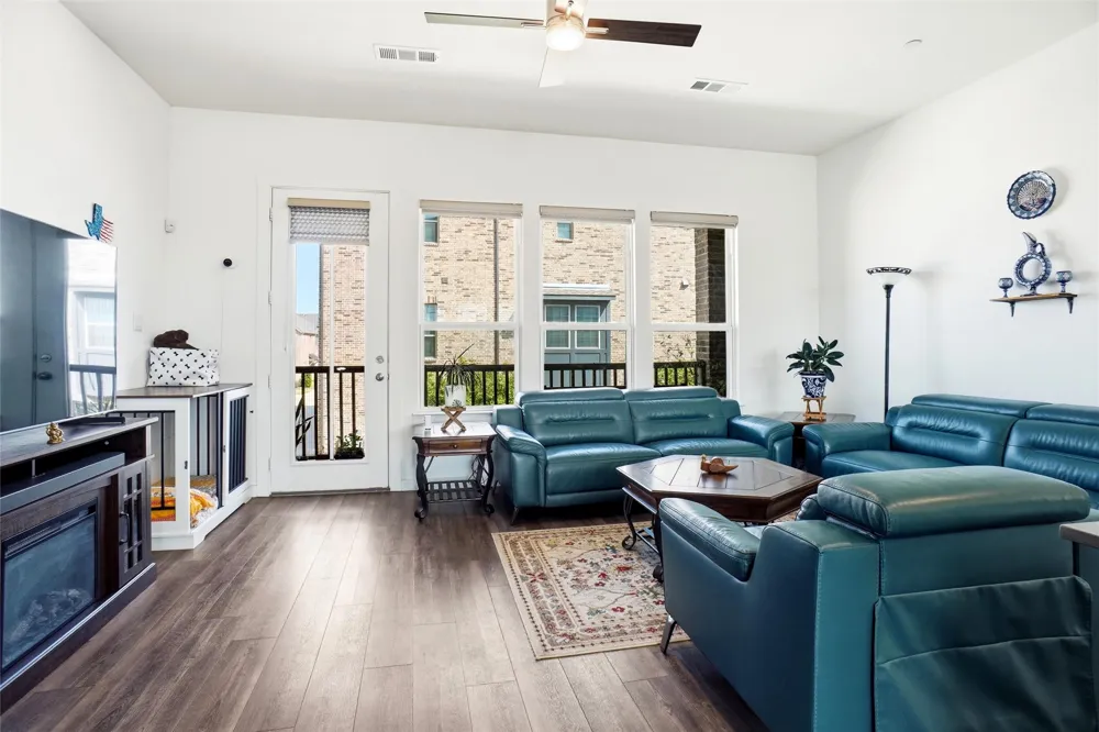695 Vista Del Lago Drive Lewisville, TX 75067