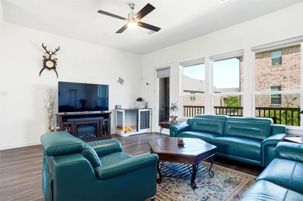695 Vista Del Lago Drive Lewisville, TX 75067