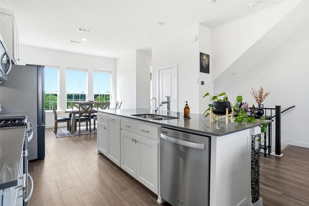695 Vista Del Lago Drive Lewisville, TX 75067