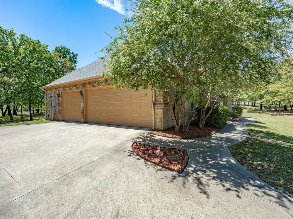 104 Lariat Court Azle, TX 76020