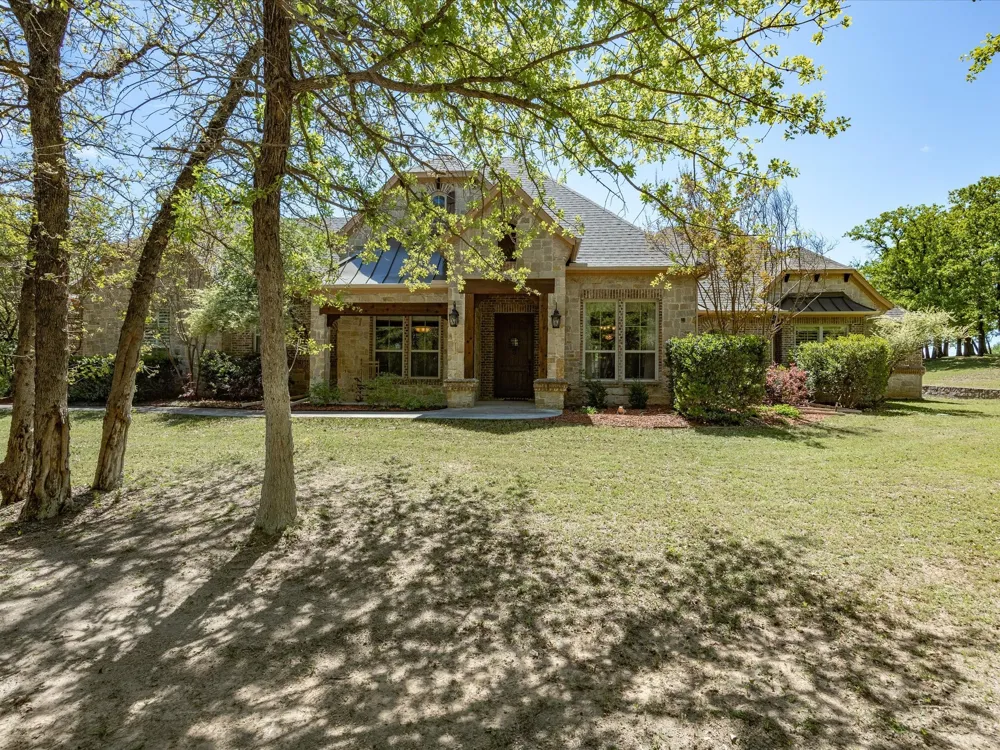 104 Lariat Court Azle, TX 76020