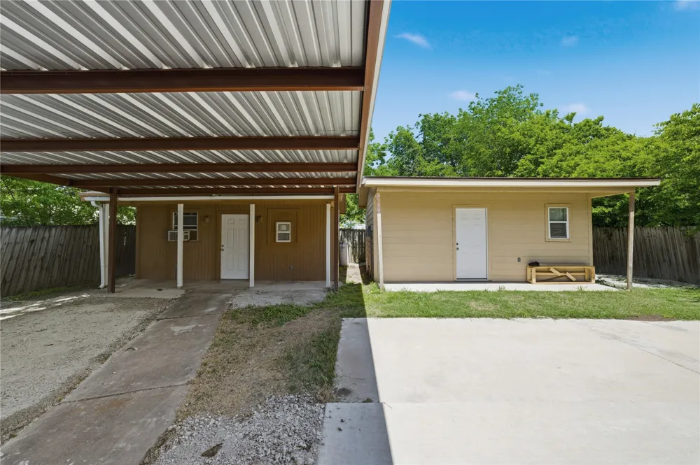 3624 Redbird Street Bellmead, TX 76705