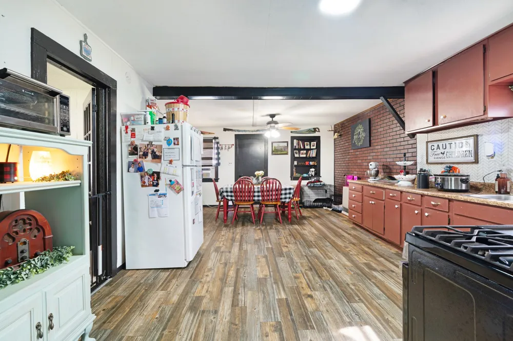 25099 Farm Road 137 Petty, TX 75470