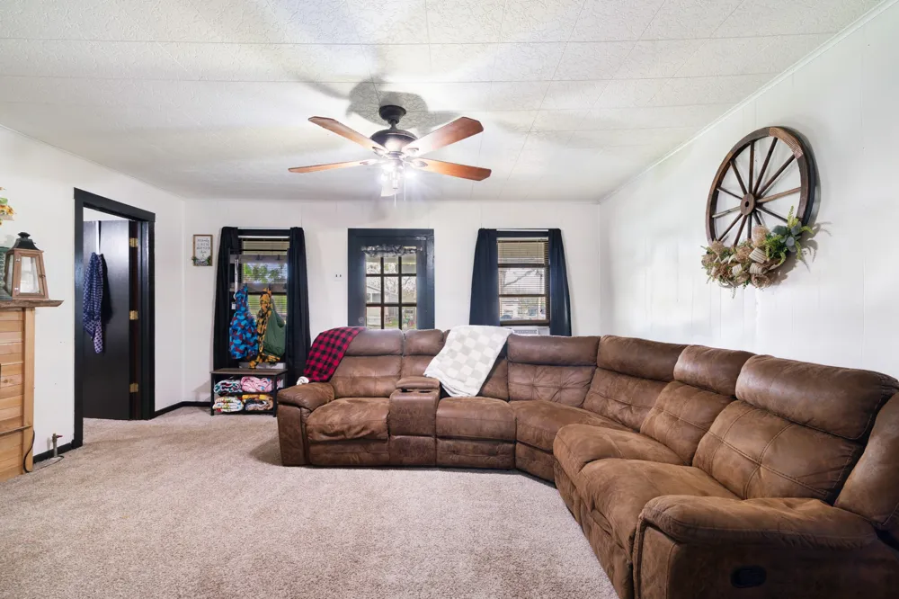 25099 Farm Road 137 Petty, TX 75470