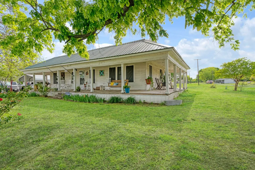 25099 Farm Road 137 Petty, TX 75470