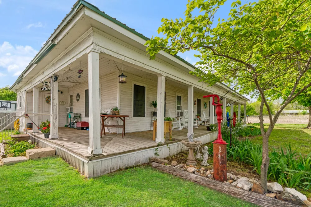25099 Farm Road 137 Petty, TX 75470