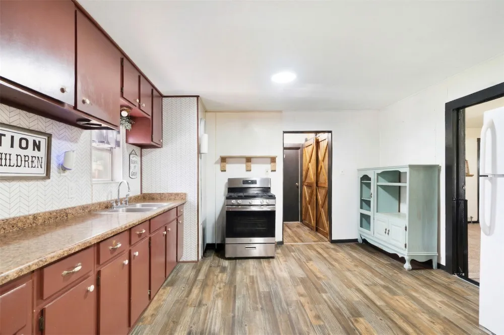 25099 Farm Road 137 Petty, TX 75470