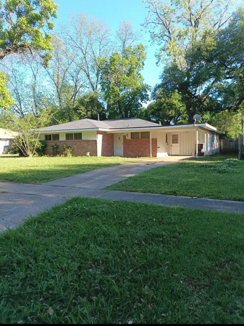 843 E River Road