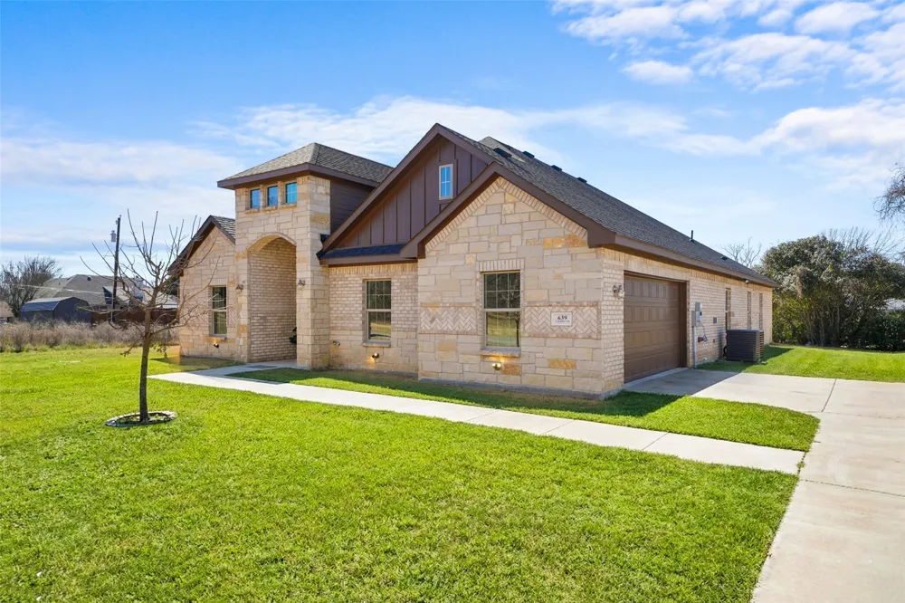 639 Legendary Lane Gun Barrel City, TX 75156