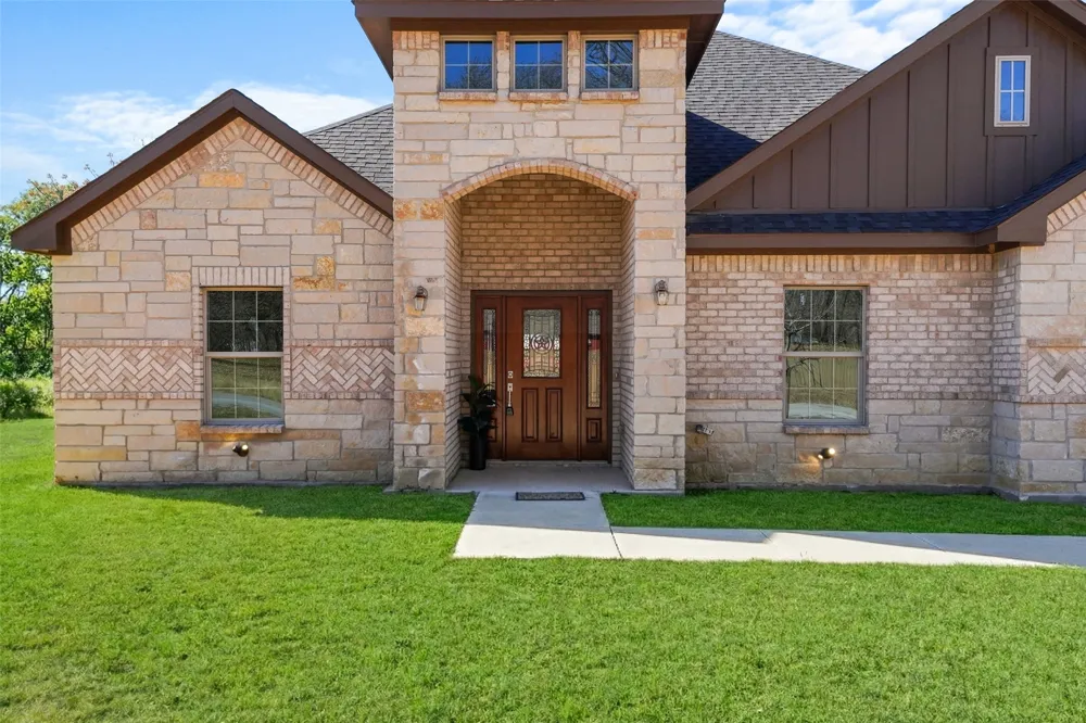 639 Legendary Lane Gun Barrel City, TX 75156