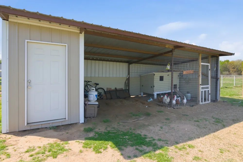 185 Stanley Lane Poolville, TX 76487