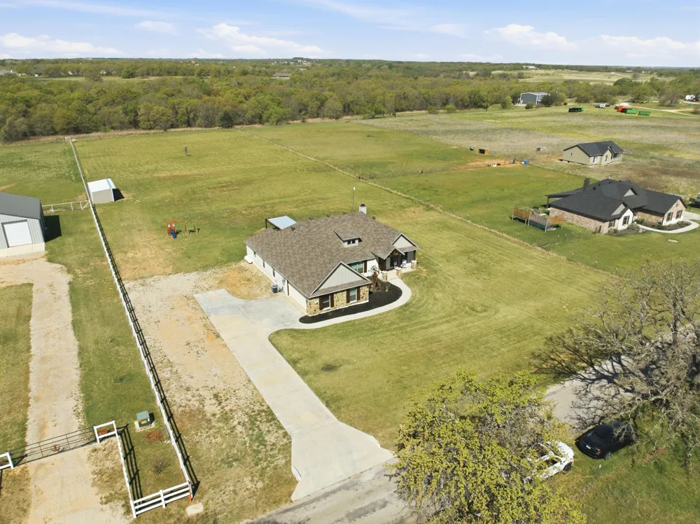 185 Stanley Lane Poolville, TX 76487