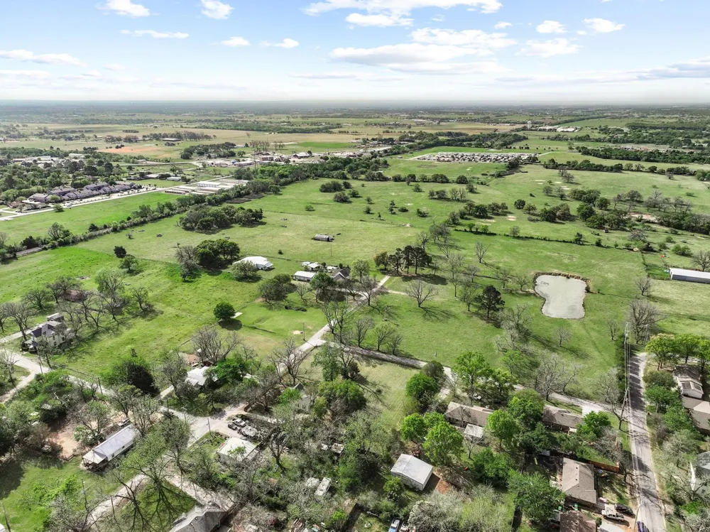 819 S Morrison Street Pilot Point, TX 76258
