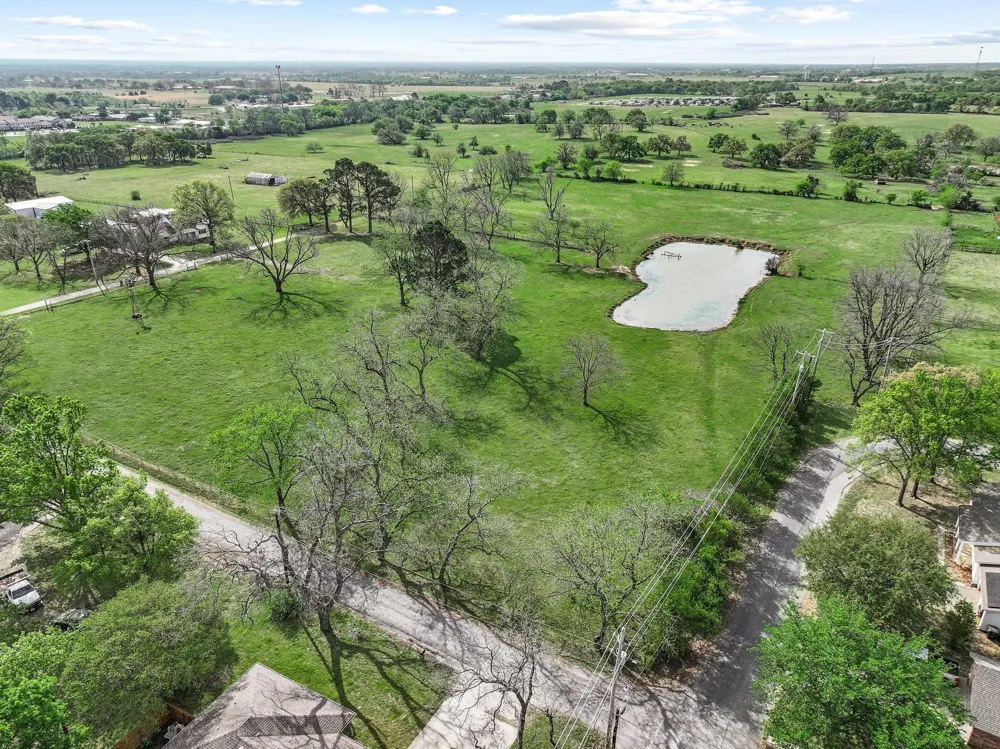 819 S Morrison Street Pilot Point, TX 76258