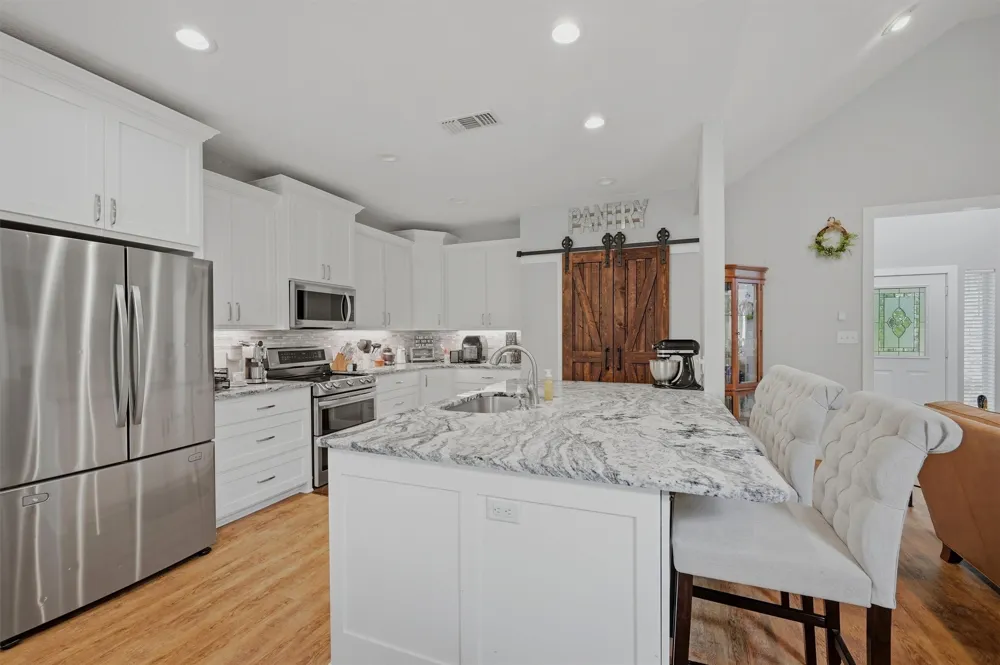 106 Shoshone Drive Lake Kiowa, TX 76240
