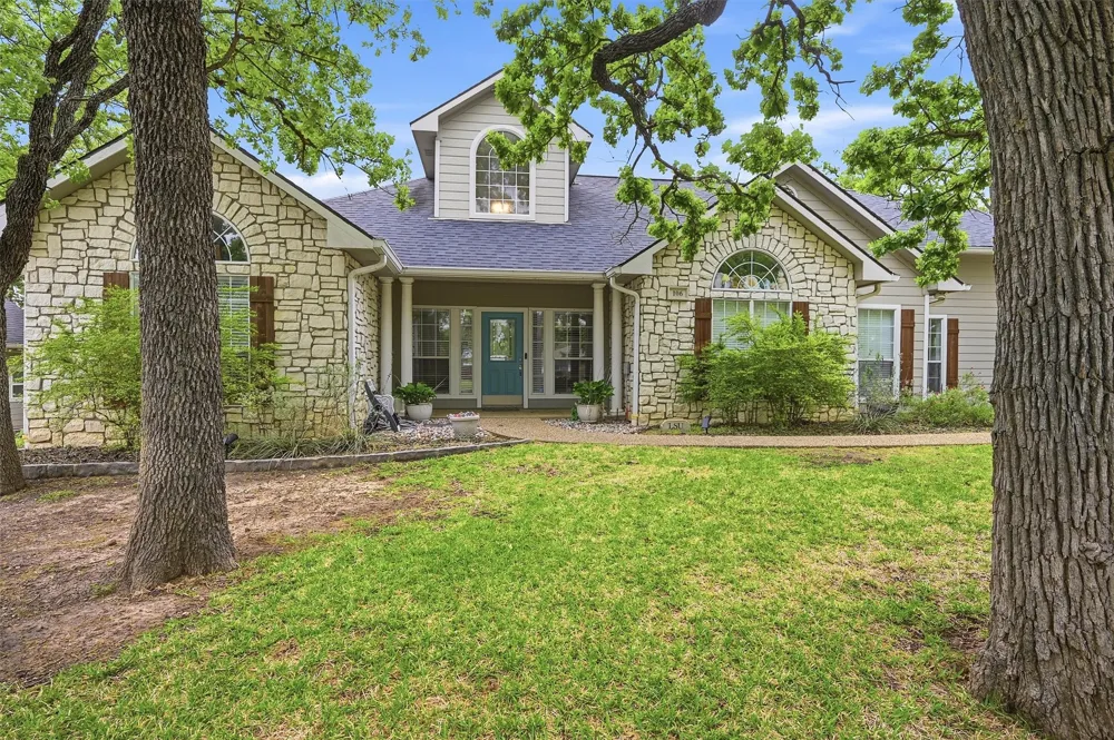 106 Shoshone Drive Lake Kiowa, TX 76240